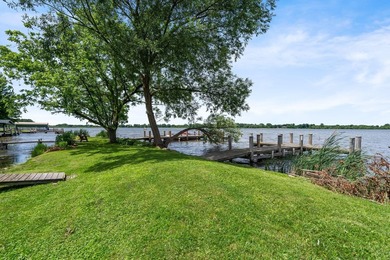 Enjoy the beautiful views of Lake Butte Des Morts from this - photo 7
