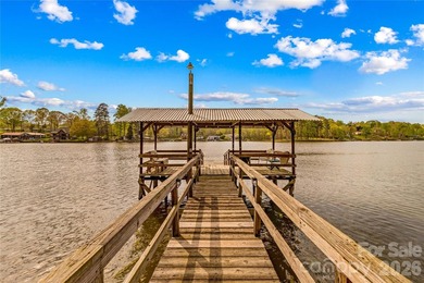 True Fisherman's cottage with unbelievable water frontage and - photo 1