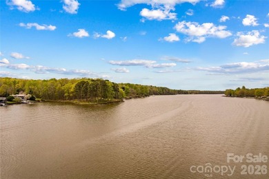 True Fisherman's cottage with unbelievable water frontage and - photo 3