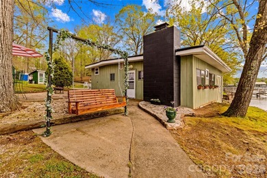 True Fisherman's cottage with unbelievable water frontage and - photo 7