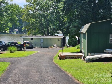 True Fisherman's cottage with unbelievable water frontage and - photo 8