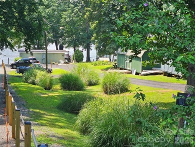 True Fisherman's cottage with unbelievable water frontage and - photo 10