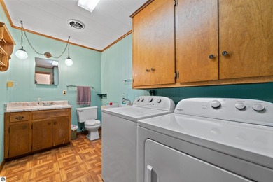 This well maintained 2 bedroom, 2 bathroom home offers 1,100 - photo 20