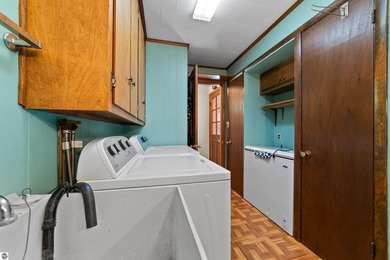 This well maintained 2 bedroom, 2 bathroom home offers 1,100 - photo 22