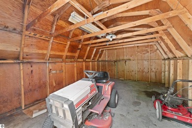 This well maintained 2 bedroom, 2 bathroom home offers 1,100 - photo 30