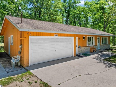 This well maintained 2 bedroom, 2 bathroom home offers 1,100 - photo 33