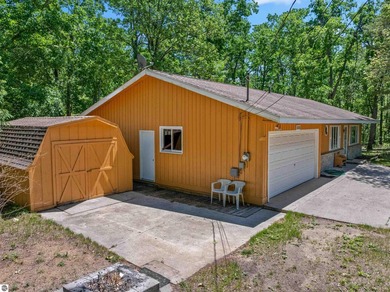 This well maintained 2 bedroom, 2 bathroom home offers 1,100 - photo 45