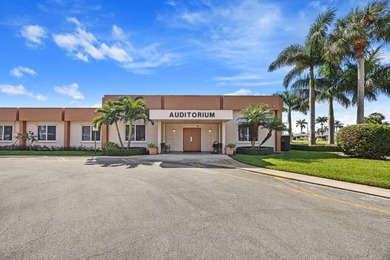 Welcome to this absolutely immaculate, furnished 1 bedroom 1 1/2 - photo 19