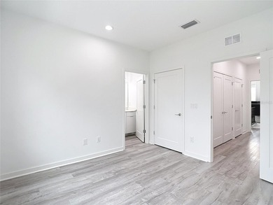 Move-In Ready, End Unit and low HOA! This newly built townhouse - photo 33