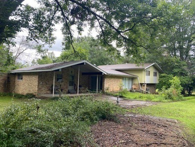This brick home with 5 bedrooms and 3.5 baths with a double - photo 4