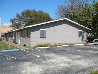 HUGE CBS DUPLEX ZONED GENERAL COMMERCIAL WHICH IS A LEGAL NON - photo 2