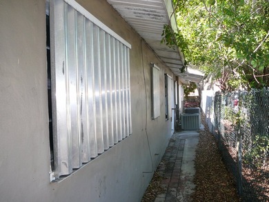 HUGE CBS DUPLEX ZONED GENERAL COMMERCIAL WHICH IS A LEGAL NON - photo 4