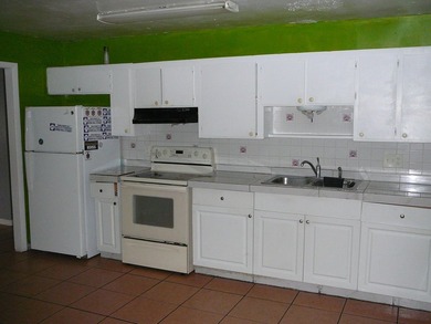 HUGE CBS DUPLEX ZONED GENERAL COMMERCIAL WHICH IS A LEGAL NON - photo 10