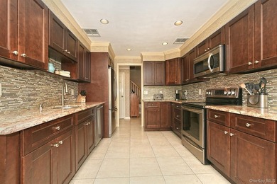 Welcome to this beautifully maintained 5 bedroom, 3 1/2 bath - photo 11