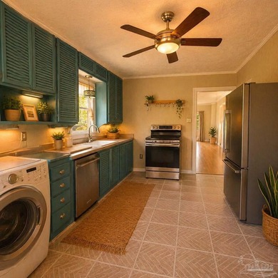 Welcome to this charming East Hill cottage, full of character - photo 11