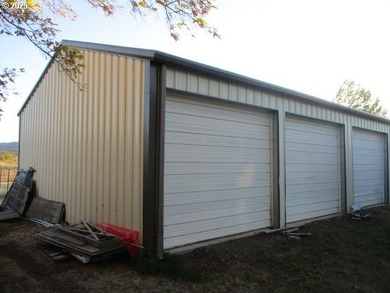 5 bedroom 2 bath with attached 2 car garage and heated 1,500 - photo 4