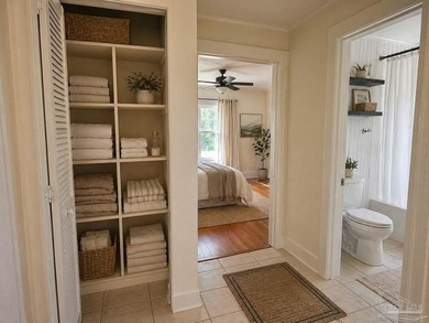 Welcome to this charming East Hill cottage, full of character - photo 15