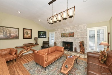 Welcome to this beautifully maintained 5 bedroom, 3 1/2 bath - photo 16