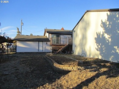 5 bedroom 2 bath with attached 2 car garage and heated 1,500 - photo 6