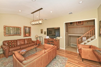 Welcome to this beautifully maintained 5 bedroom, 3 1/2 bath - photo 18