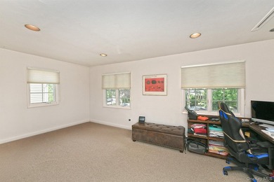 Welcome to this beautifully maintained 5 bedroom, 3 1/2 bath - photo 23