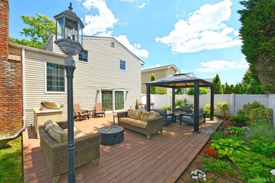 Welcome to this beautifully maintained 5 bedroom, 3 1/2 bath - photo 32