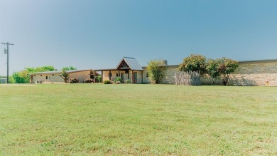 Farm style ranch retreat on Lake Whitney with six bedrooms and - photo 2