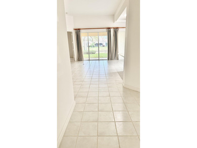 This Oakmont model offers 3 bedrooms, 2 bathrooms, plus a den - photo 2