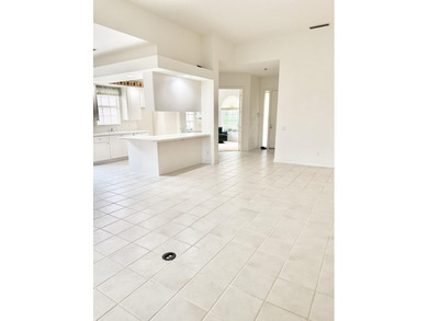 This Oakmont model offers 3 bedrooms, 2 bathrooms, plus a den - photo 3