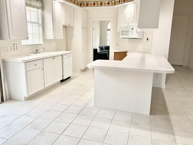 This Oakmont model offers 3 bedrooms, 2 bathrooms, plus a den - photo 5