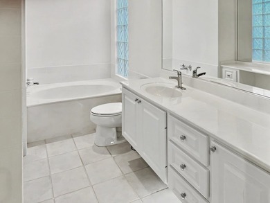 This Oakmont model offers 3 bedrooms, 2 bathrooms, plus a den - photo 8