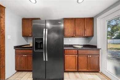 Discover this absolutely charming three-bedroom, two-bathroom - photo 12