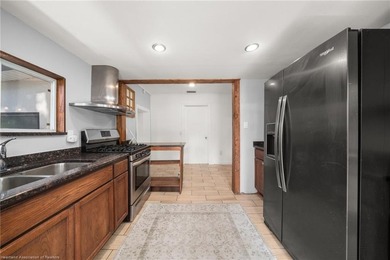 Discover this absolutely charming three-bedroom, two-bathroom - photo 13