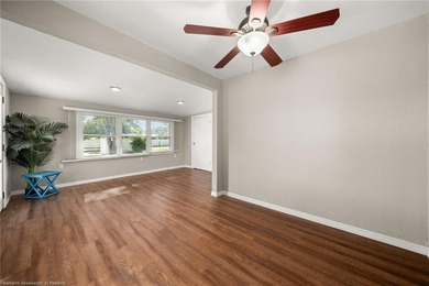 Discover this absolutely charming three-bedroom, two-bathroom - photo 17