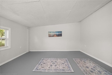 Discover this absolutely charming three-bedroom, two-bathroom - photo 31