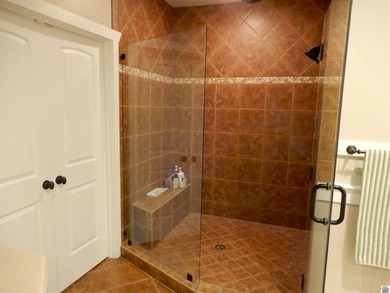 Fabulous Immaculate Quality Custom built 3 bedroom 3 full baths - photo 31
