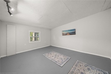 Discover this absolutely charming three-bedroom, two-bathroom - photo 32