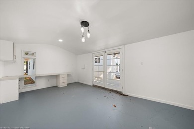 Discover this absolutely charming three-bedroom, two-bathroom - photo 33
