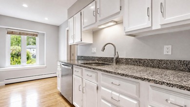 This bright and lovely 3-bedroom, 2.5 bathroom condo offers the - photo 6