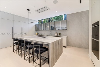 A rare opportunity in the heart of Coconut Grove, to be - photo 8