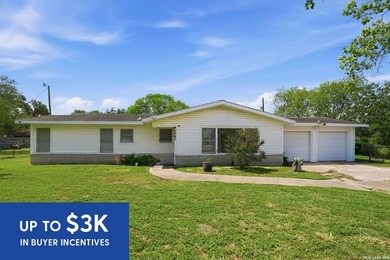 Welcome to this well-maintained 3-bedroom, 1.5-bath home in - photo 1