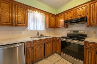 A great home in the Crestmont subdivision, a spacious living and - photo 5