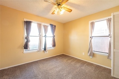 A great home in the Crestmont subdivision, a spacious living and - photo 9