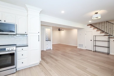 Beautifully renovated 4 bed/3 bath condo at Orleans Oaks, just 5 - photo 8