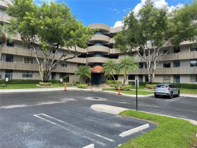 (private lake, pond, creek) Condo For Sale in Pembroke Pines Florida