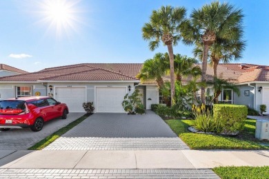 Lake Townhome/Townhouse For Sale in Boynton Beach, Florida