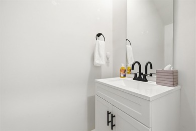 OPEN HOUSE ON 7/12 @11AM-1 PM. Welcome home to this stunning - photo 23