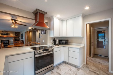 Enjoy waterfront living in this inviting 3,276 sq. ft. home - photo 21