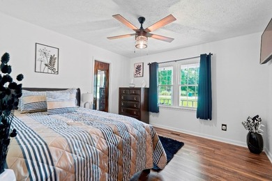 This beautiful 3-bedroom, 2-bathroom home combines classic charm - photo 21