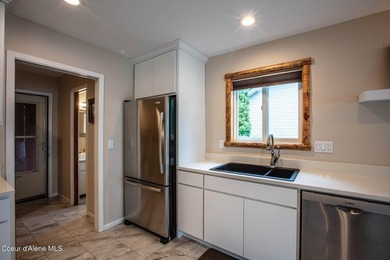 Enjoy waterfront living in this inviting 3,276 sq. ft. home - photo 22